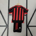 MILAN TITULAR 2006/07 RETRO KIT NIÑO - Imagen 2