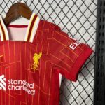 LIVERPOOL TITULAR 2024/25 KIT NIÑO - Imagen 3