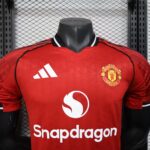 MANCHESTER UNITED TITULAR 2025/26 PLAYER VERSION - Imagen 3