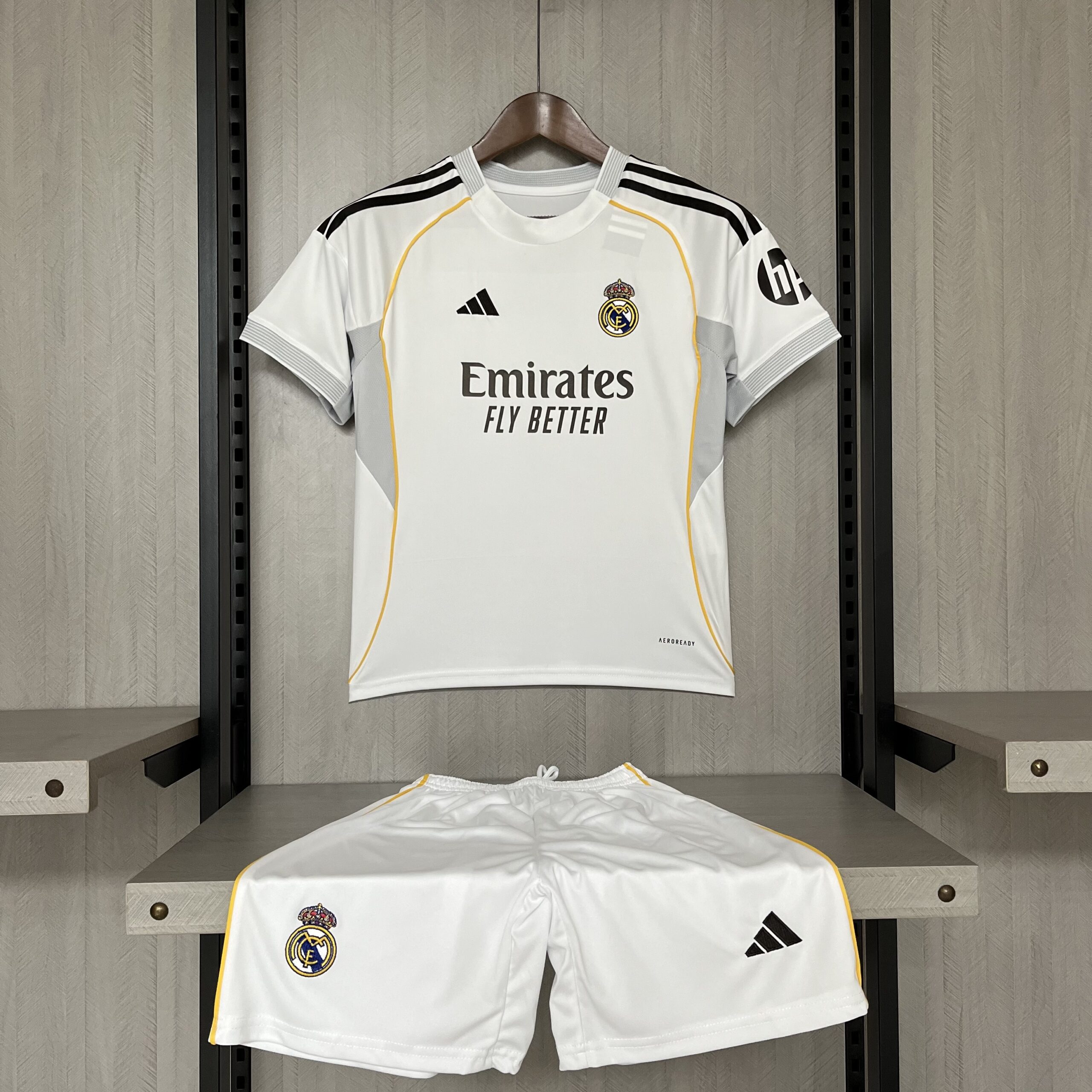 4555a8d6 REAL MADRID TITULAR 2025/26 KIT NIÑO - Imagen 1