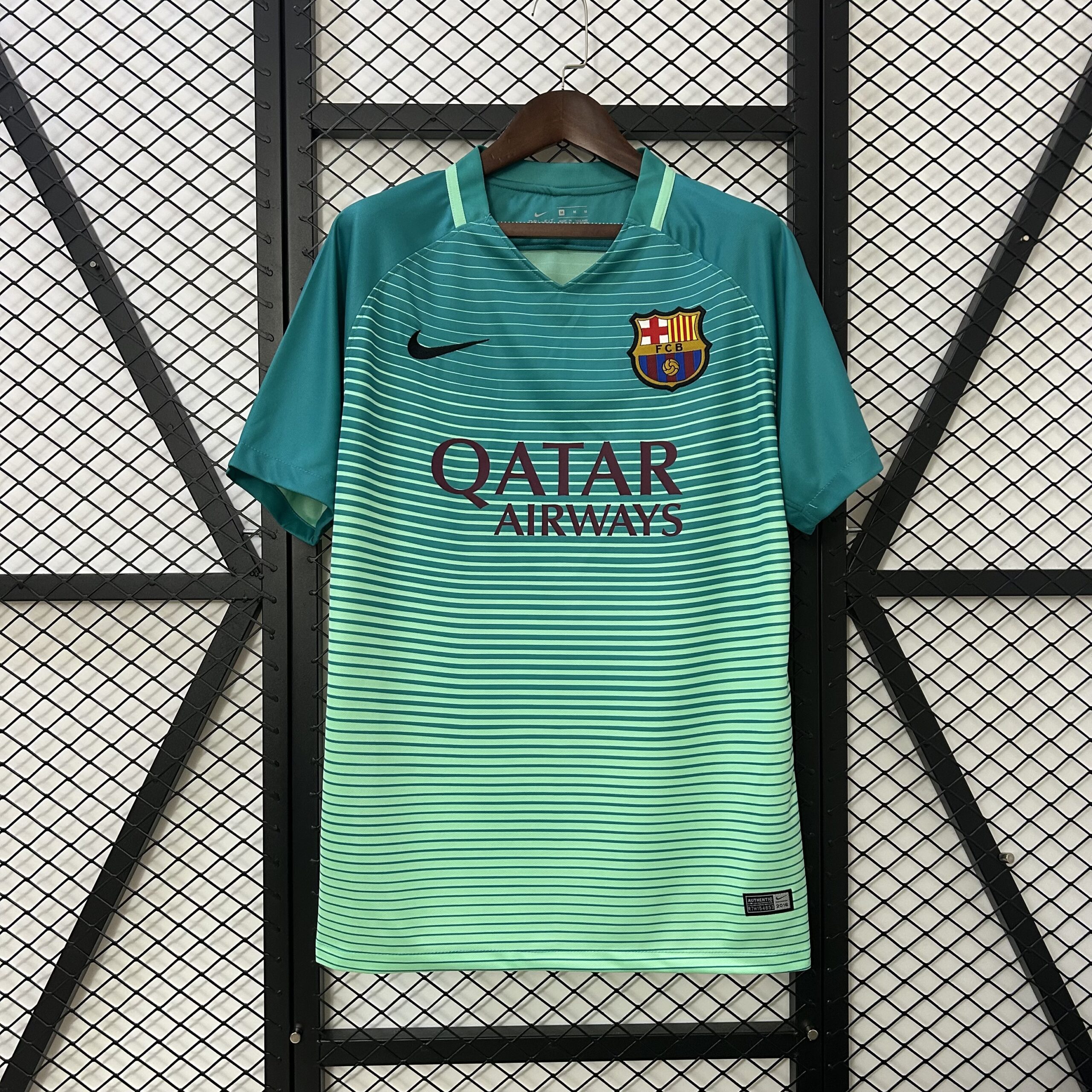 8c88c14a BARCELONA TERCERA EQUIPACIÓN RETRO 2016/17 - Imagen 1