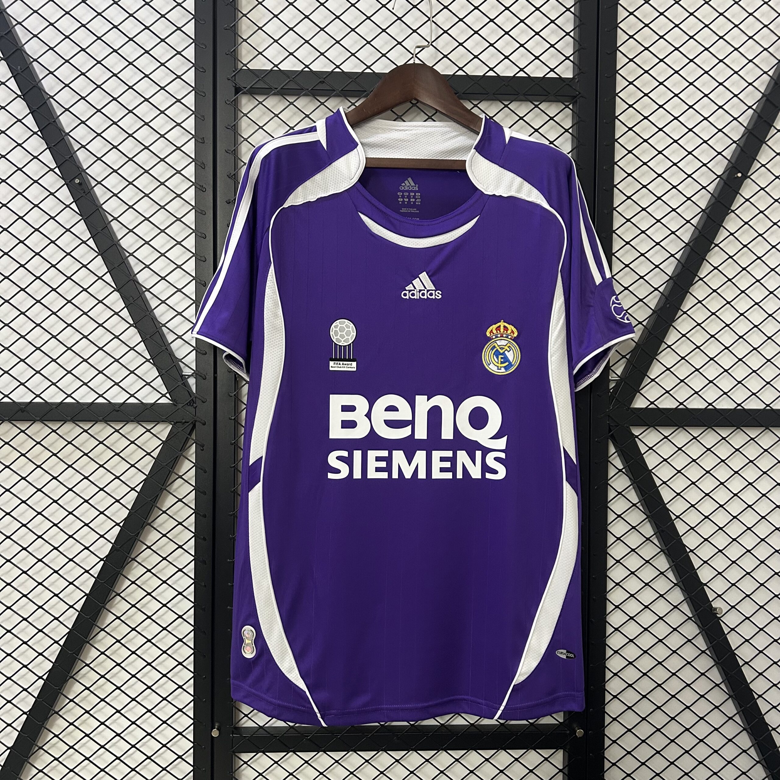 99136a8c REAL MADRID TERCERA EQUIPACIÓN RETRO 2006/07 - Imagen 1