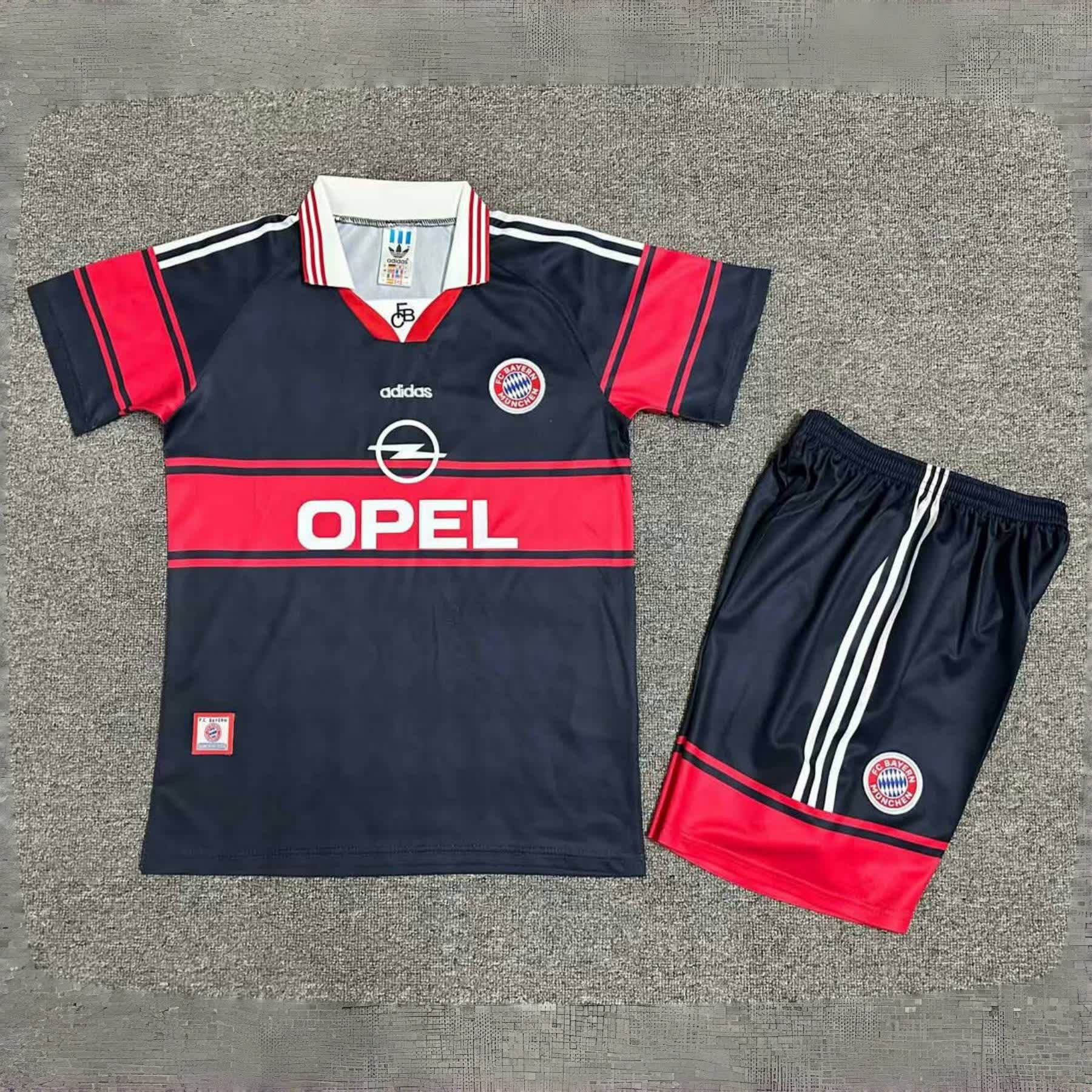 a1d0e8bc BAYERN TITULAR RETRO 1997/99 KIT NIÑO - Imagen 1