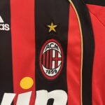 MILAN TITULAR 2006/07 RETRO KIT NIÑO - Imagen 3