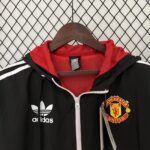 MANCHESTER UNITED CORTAVIENTO CON CAPUCHA 2023/24 - Imagen 2