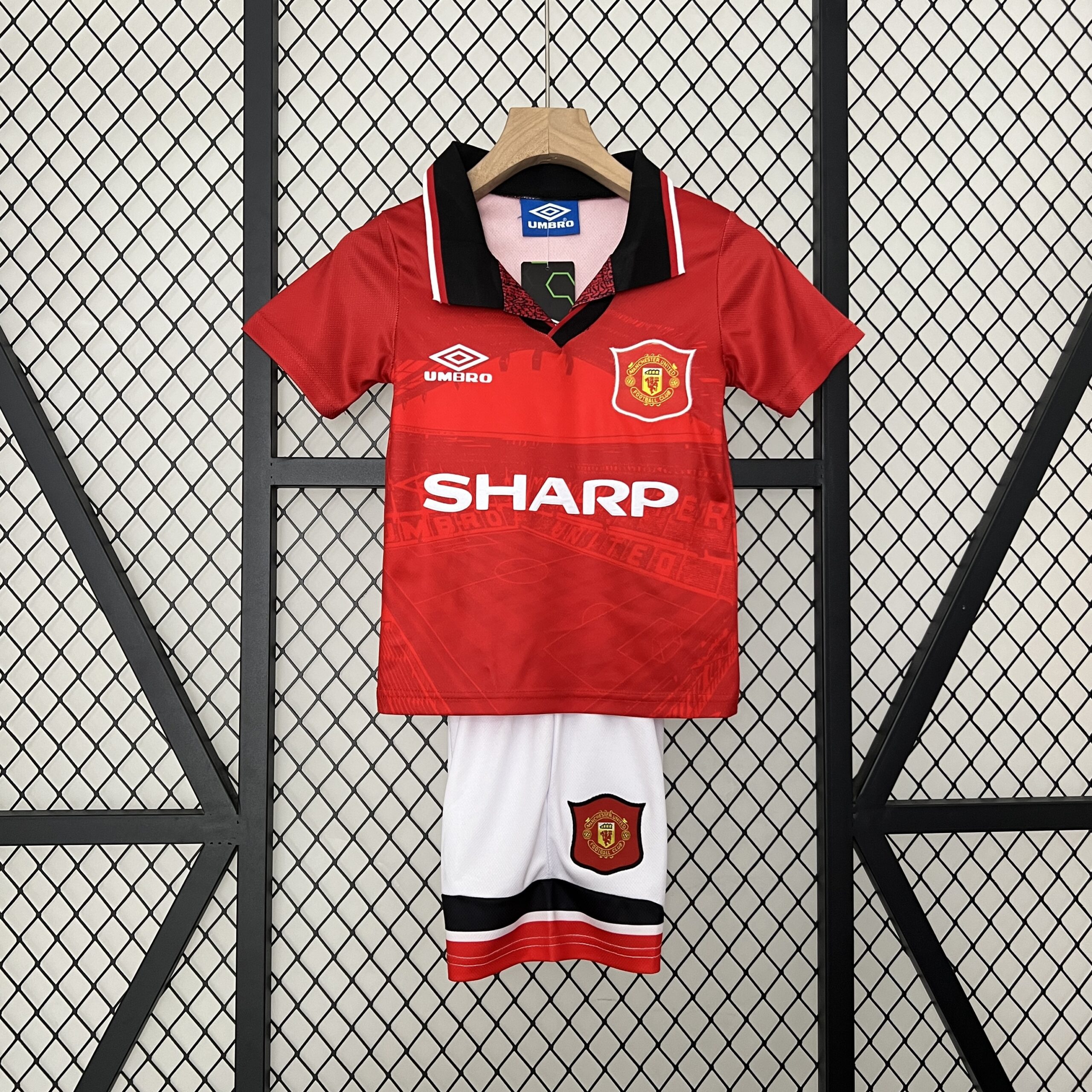 636e218c MANCHESTER UNITED TITULAR 1994/96 RETRO KIT NIÑO - Imagen 1