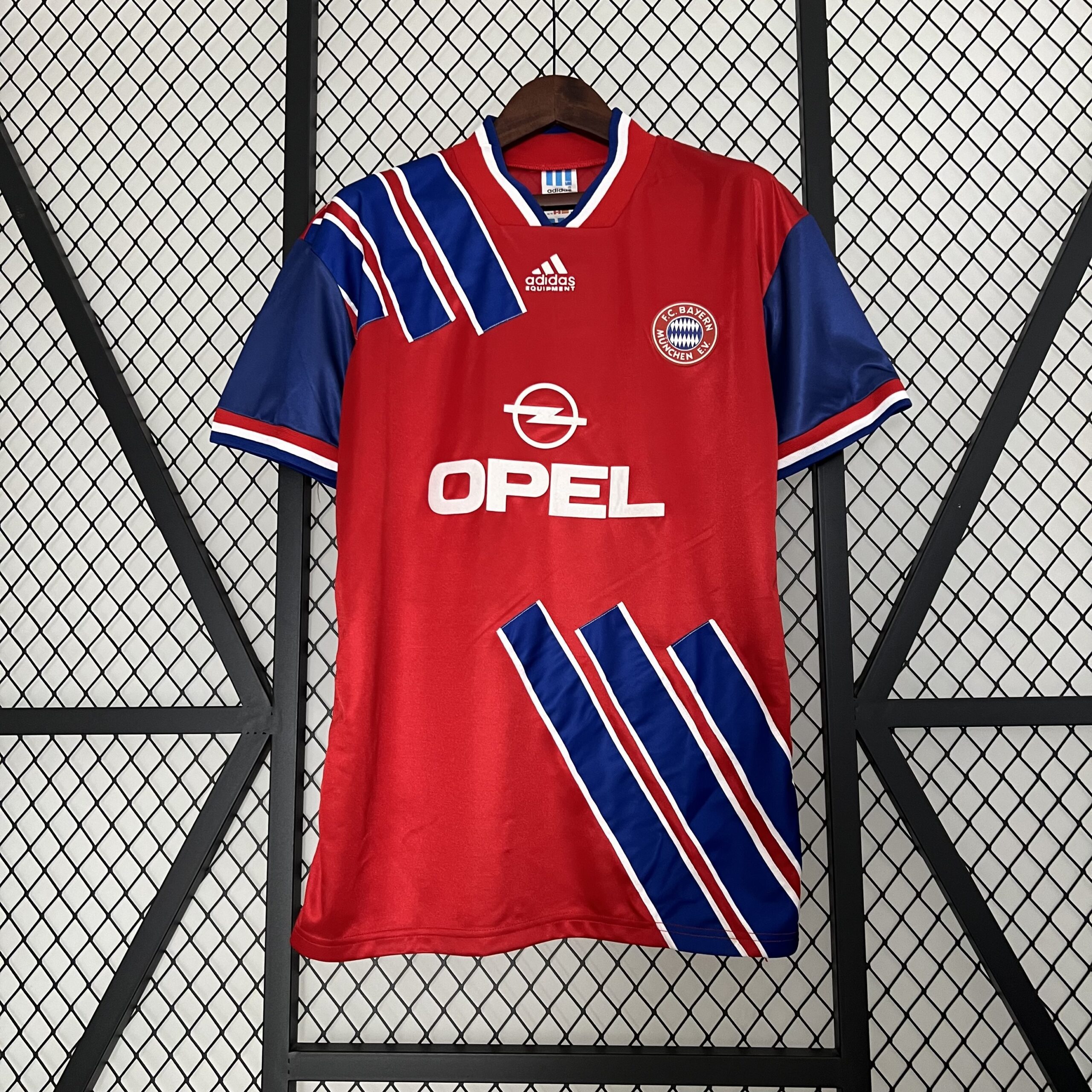 d9dea66d BAYERN TITULAR RETRO 1993/95 - Imagen 1