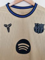 BARCELONA VISITANTE 2025/26 PLAYER VERSIÓN LAMINE YAMAL #10 TALLA L - Imagen 3