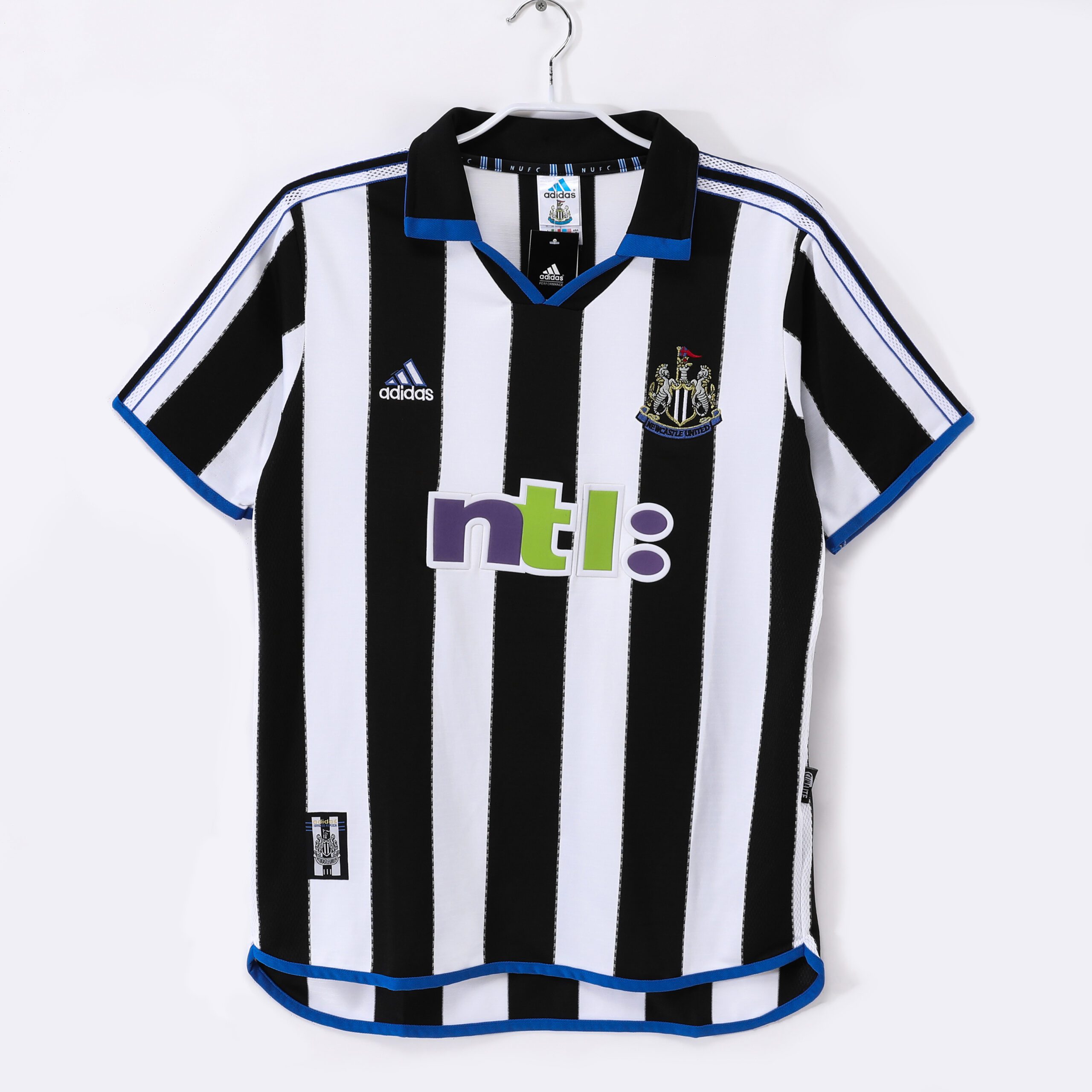 a6a4ba7a NEWCASTLE TITULAR RETRO 2000/01 - Imagen 1