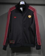 MANCHESTER JACKET SET TERRACE ICONS NEGRO/ROJO CASACA Y PANTALÓN - Imagen 2