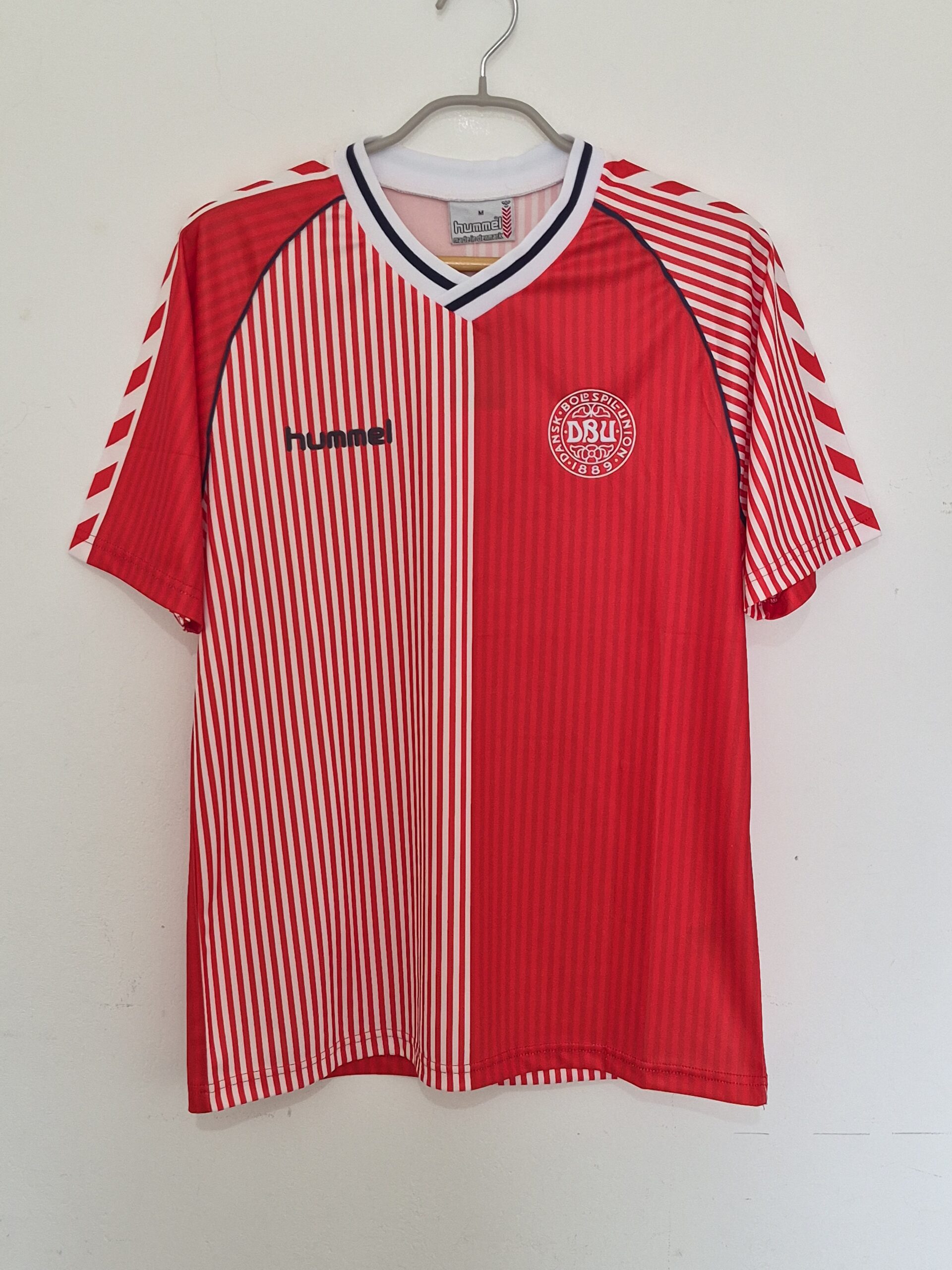 20261005_101611 DINAMARCA 1986 TITULAR RETRO LAUDRUP #11 - TALLA M - Imagen 1