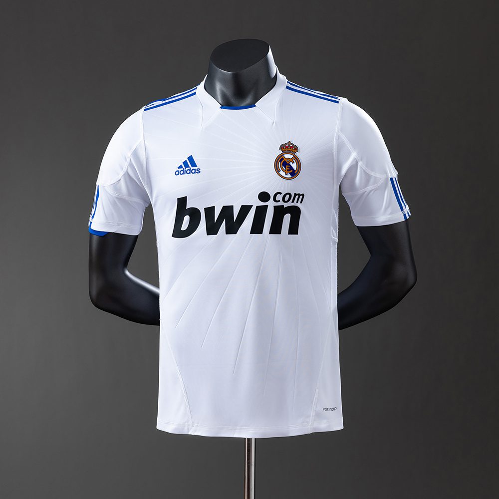 541340ac REAL MADRID TITULAR RETRO PLAYER 2010/11 - Imagen 1