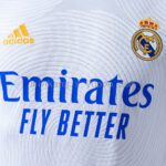 REAL MADRID TITULAR RETRO PLAYER 2021/22 - Imagen 3