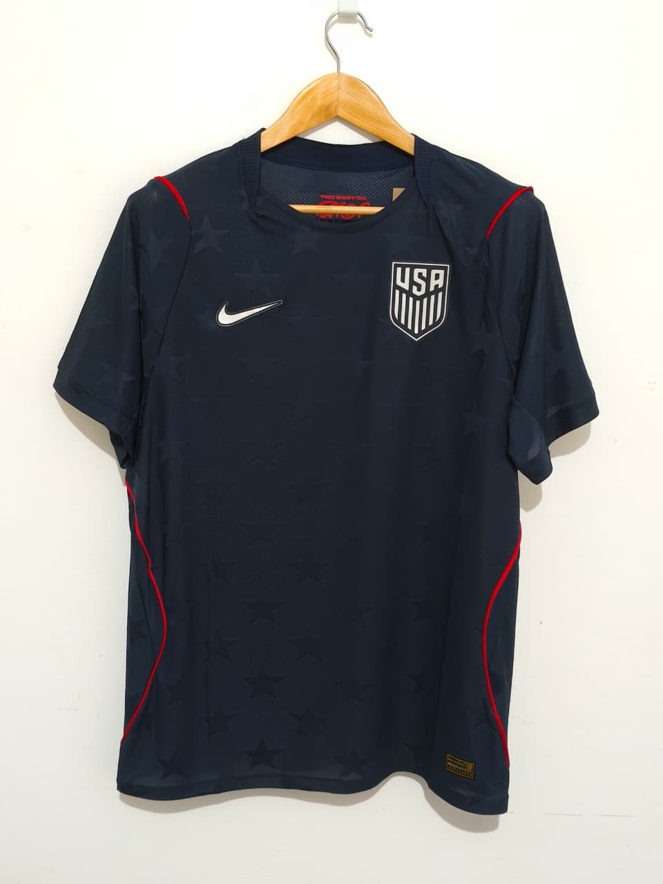 WhatsApp Image 2026-05-20 at 7.56.00 AM ESTADOS UNIDOS SUPLENTE 2026 PLAYER VERSION - ETIQUETA XL (AJUSTE L) - Imagen 1