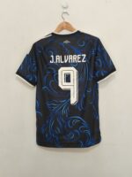 ARGENTINA SUPLENTE 2026 PLAYER VERSION - J. ÁLVAREZ #9 - TALLA XL (AJUSTE REAL L) - Imagen 2
