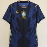 BRASIL SUPLENTE JORDAN 2026 PLAYER VERSION - ETIQUETA L (CALCE REAL M)
