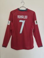 PORTUGAL TITULAR MANGA LARGA PLAYER VERSION 2026 RONALDO #7 ETIQUETA L (CALCE REAL M) - Imagen 2
