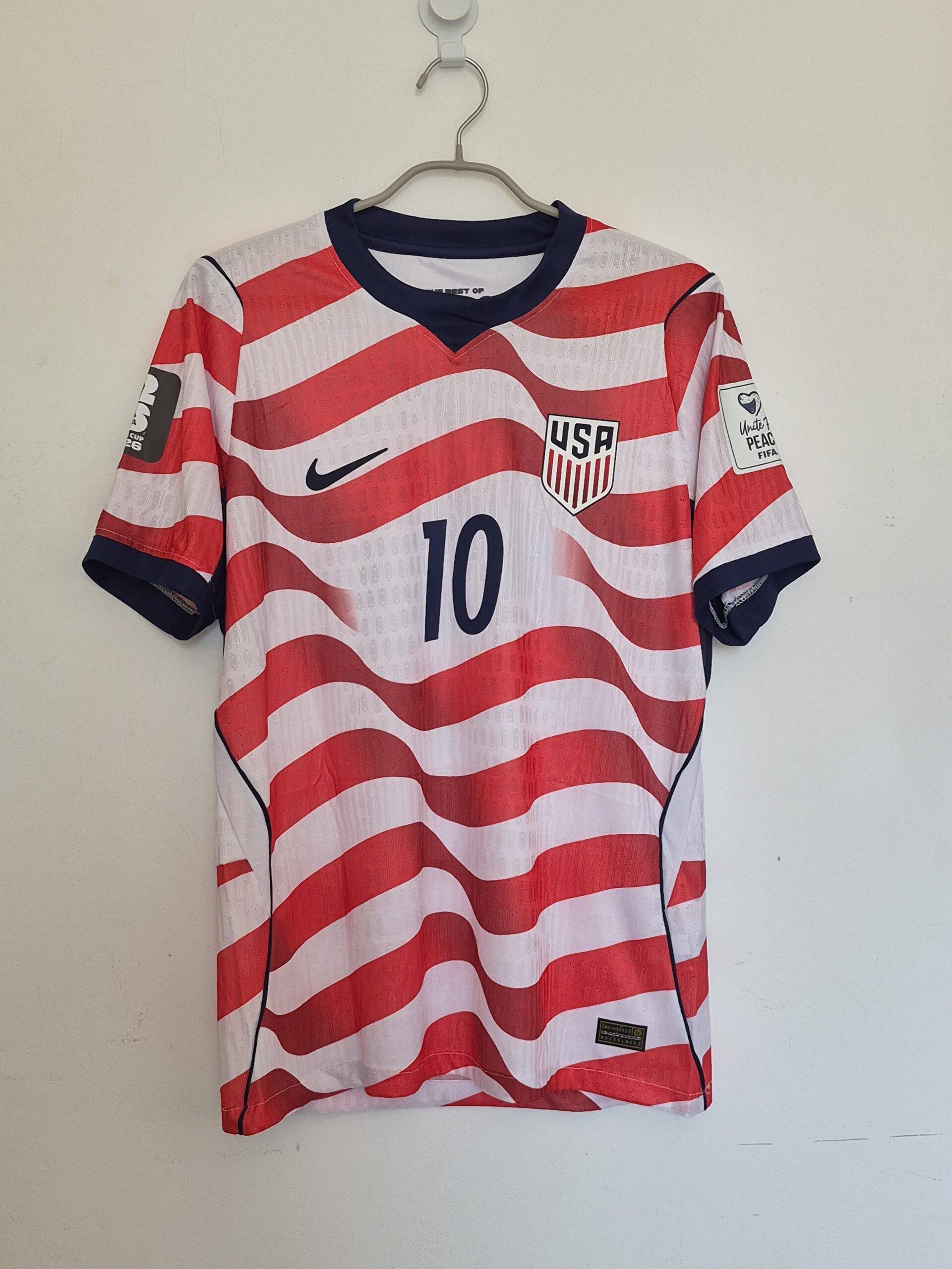 20261005_123344 ESTADOS UNIDOS TITULAR PLAYER VERSION 2026 - PULISIC #10 - TALLA XL (CALCE REAL M) - Imagen 1