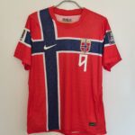NORUEGA TITULAR PLAYER VERSION - BRAUT HAALAND #9 - ETIQUETA L (CALCE REAL M)