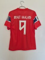 NORUEGA TITULAR PLAYER VERSION - BRAUT HAALAND #9 - ETIQUETA L (CALCE REAL M) - Imagen 2
