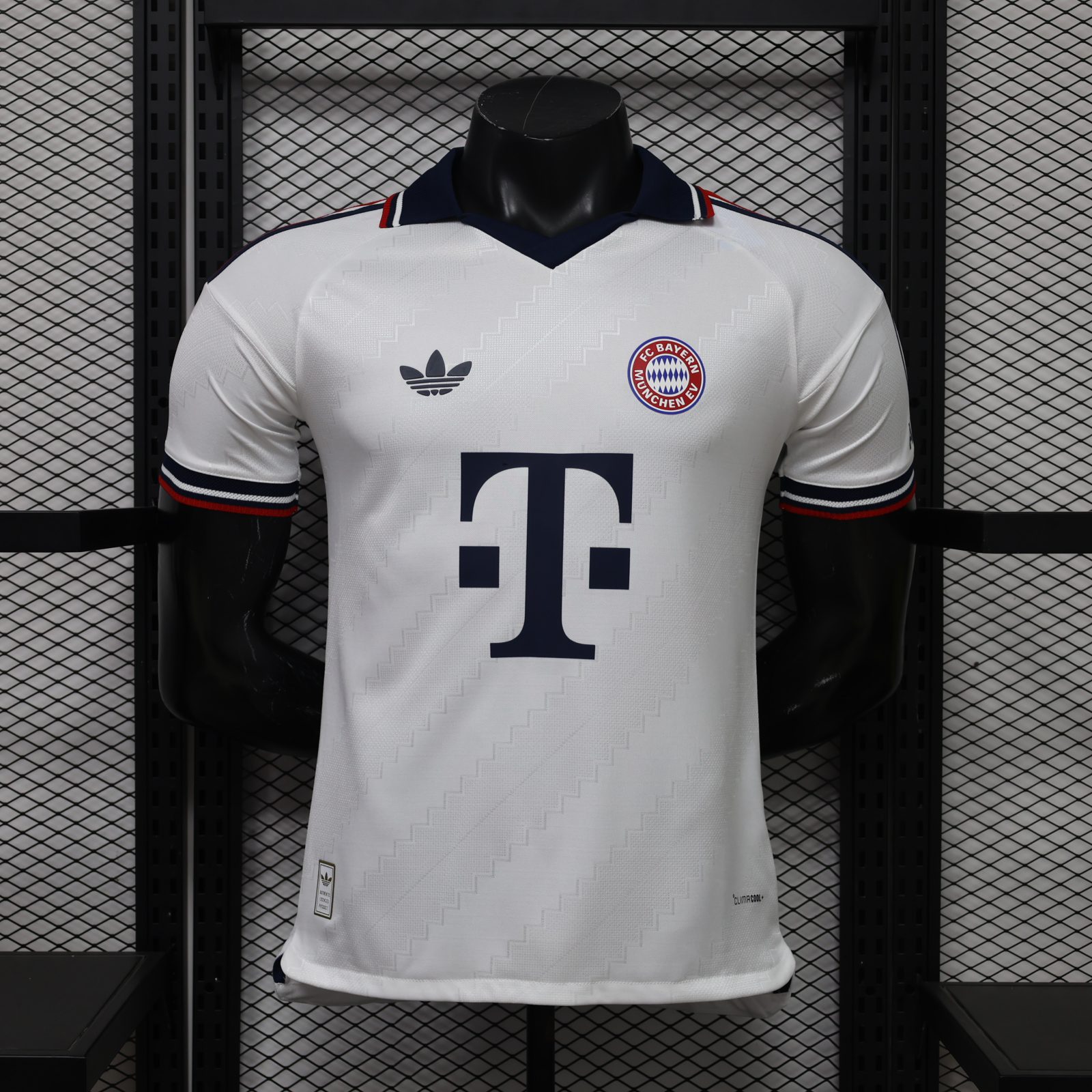 3fe932cc BAYERN SUPLENTE PLAYER VERSION 2026/27 - Imagen 1