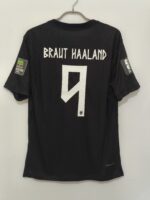 NORUEGA SUPLENTE 2026 - BLACK EDITION - PLAYER VERSION - BRAUT HAALAND #9 - TALLA XL (CALCE REAL L/XL) - Imagen 2