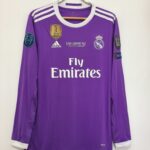 REAL MADRID RETRO MORADA 2016/17 - FINAL CHAMPIONS - RONALDO #7 - TALLA XL