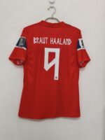 NORUEGA TITULAR PLAYER VERSION - BRAUT HAALAND #9 - ETIQUETA L (CALCE REAL M) - Imagen 2