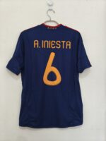 ESPAÑA SUPLENTE RETRO FINAL MUNDIAL 2010 - A. INIESTA #6 - ETIQUETA L (CALCE REAL M) - Imagen 2