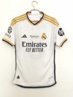 REAL MADRID TITULAR 2021/22 PLAYER VERSION - FINAL CHAMPIONS - KROOS #8 - ETIQUETA L (CALCE REAL S)