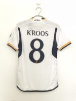 REAL MADRID TITULAR 2021/22 PLAYER VERSION - FINAL CHAMPIONS - KROOS #8 - ETIQUETA L (CALCE REAL S) - Imagen 2