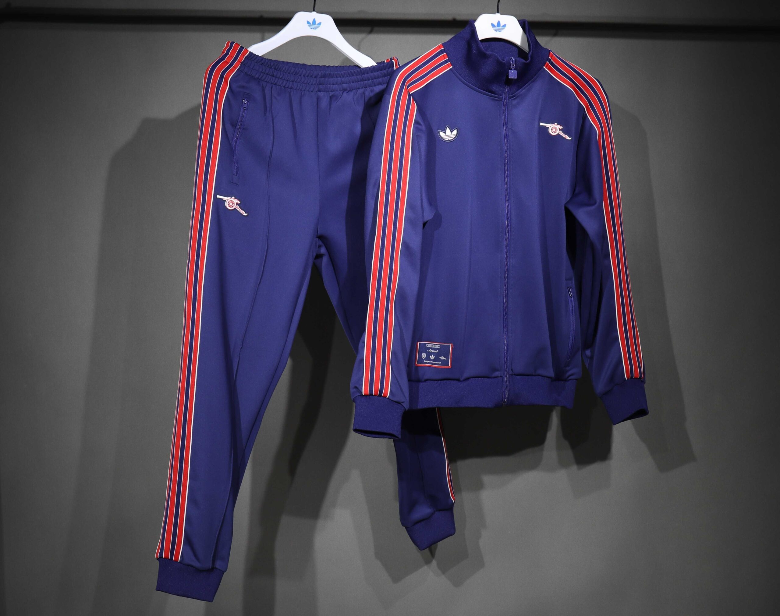 1ea4aa4a ARSENAL JACKET SET AZUL TERRACE ICONS – CASACA Y PANTALÓN - TALLA L - Imagen 1