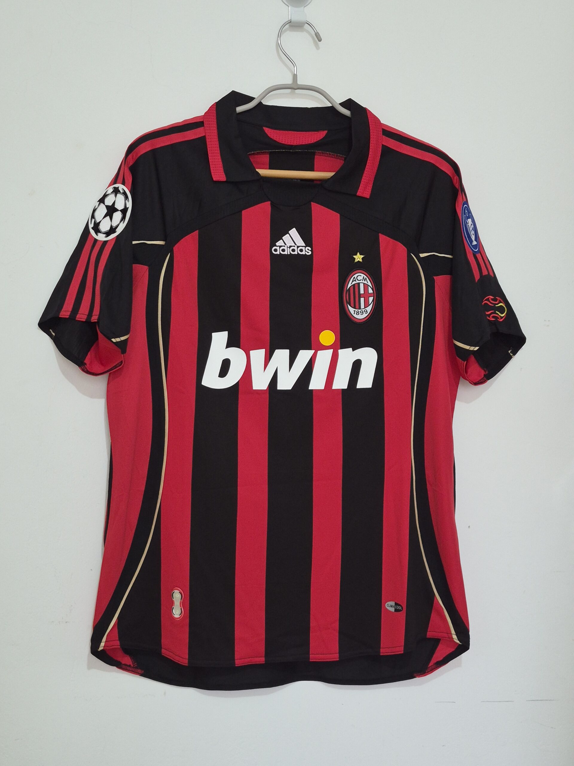 20261004_064634 MILAN TITULAR RETRO 2006/07 - KAKA´#22 - TALLA M - Imagen 1