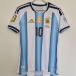 ARGENTINA TITULAR PLAYER VERSION FINAL MUNDIAL 2026 - MESSI #10 - ETIQUETA L (CALCE REAL M)