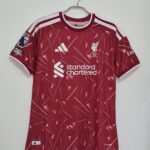 LIVERPOOL TITULAR 2026/27 PLAYER VERSION - SZOBOSZLAI #8 - ETIQUETA XL (CALCE REAL M/L)