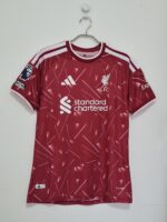 LIVERPOOL TITULAR 2026/27 PLAYER VERSION - SZOBOSZLAI #8 - ETIQUETA XL (CALCE REAL M/L)