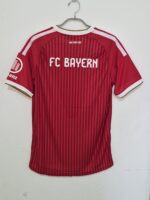BAYERN TITULAR 2026/27 PLAYER VERSION - ETIQUETA XL (CALCE REAL M/L) - Imagen 2